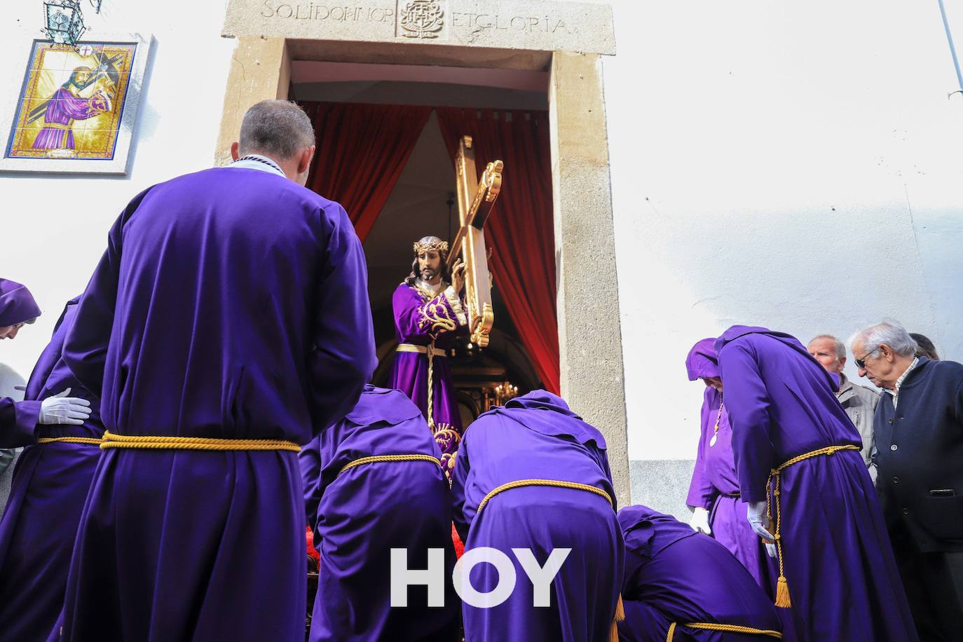 Excepcional Jueves Santo con el Nazareno y la Virgen del Calvario
