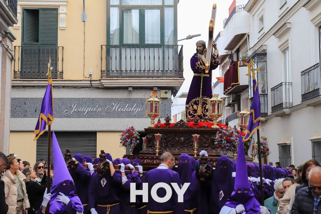 Excepcional Jueves Santo con el Nazareno y la Virgen del Calvario