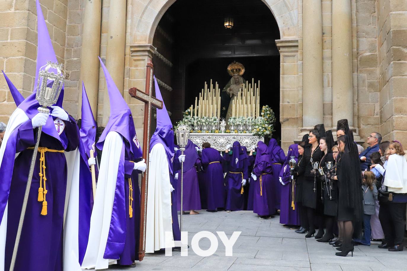 Excepcional Jueves Santo con el Nazareno y la Virgen del Calvario
