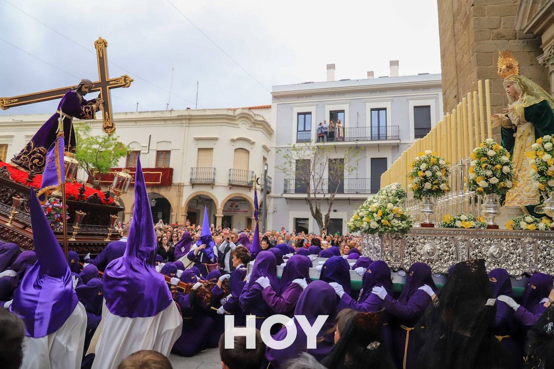 Excepcional Jueves Santo con el Nazareno y la Virgen del Calvario