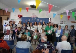 La Aoex recibe 255 cojines terapéuticos de voluntarios