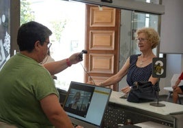 Más de medio centenar de personas ya tienen la nueva 'Tarjeta Ciudadana'