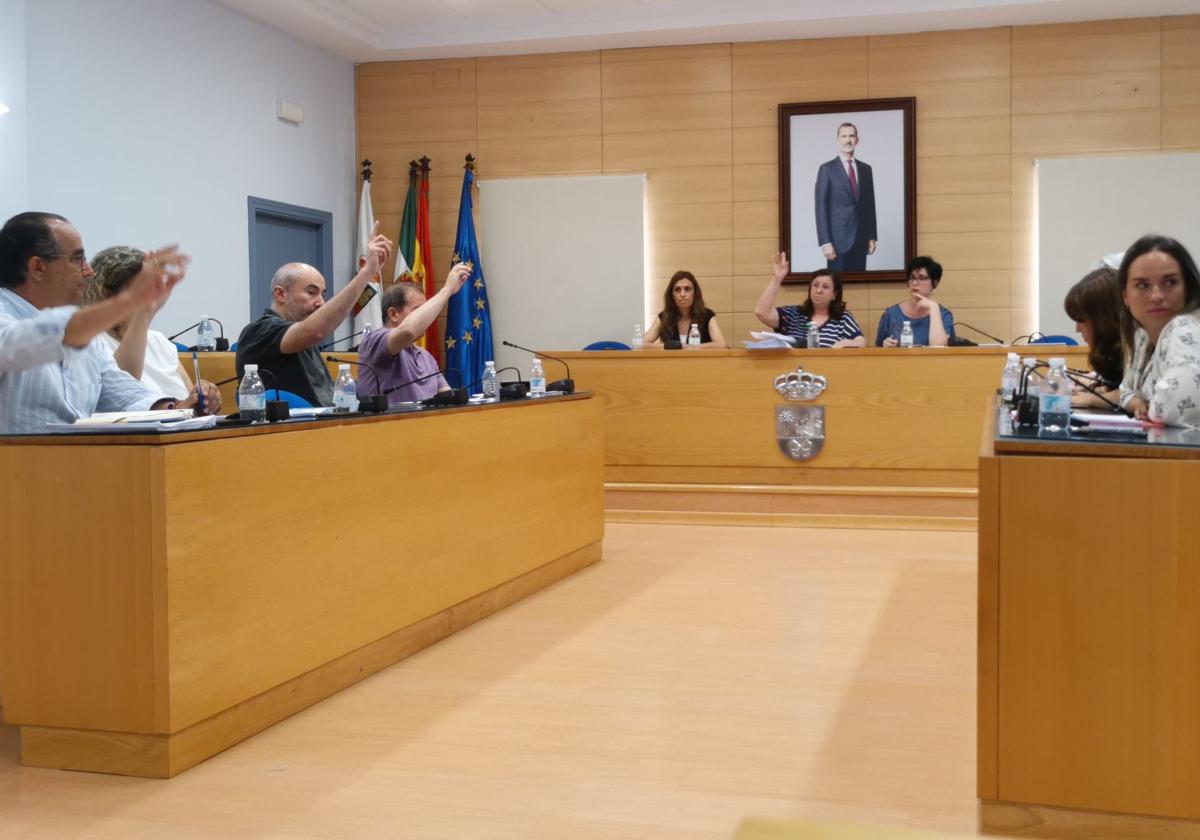 El autobús distancia aún más a los ayuntamientos de Don Benito y Villanueva