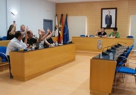 El pleno ha contado solo con la presencia de los miembros de Siempre Don Benito y PP.