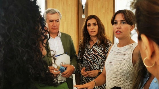 El PSOE y el PP insisten en su desacuerdo sobre el autobús