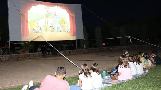 Cine de verano y pachangas de fútbol para el mes de agosto