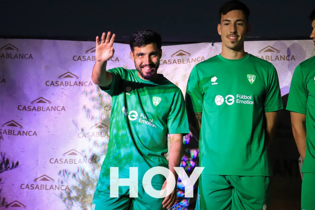 El Villanovense presenta sus nuevas armaduras de Soka