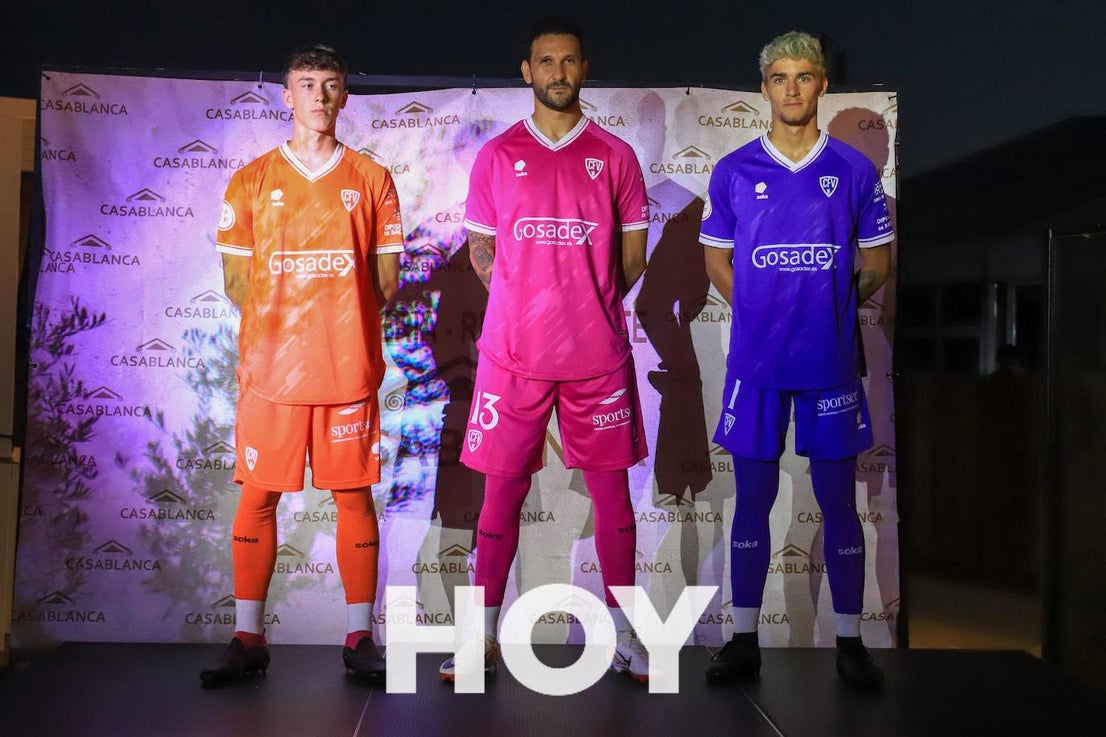 El Villanovense presenta sus nuevas armaduras de Soka