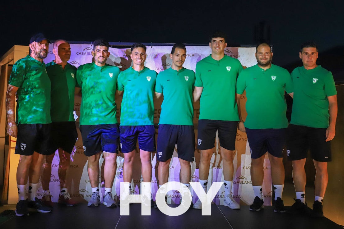 El Villanovense presenta sus nuevas armaduras de Soka