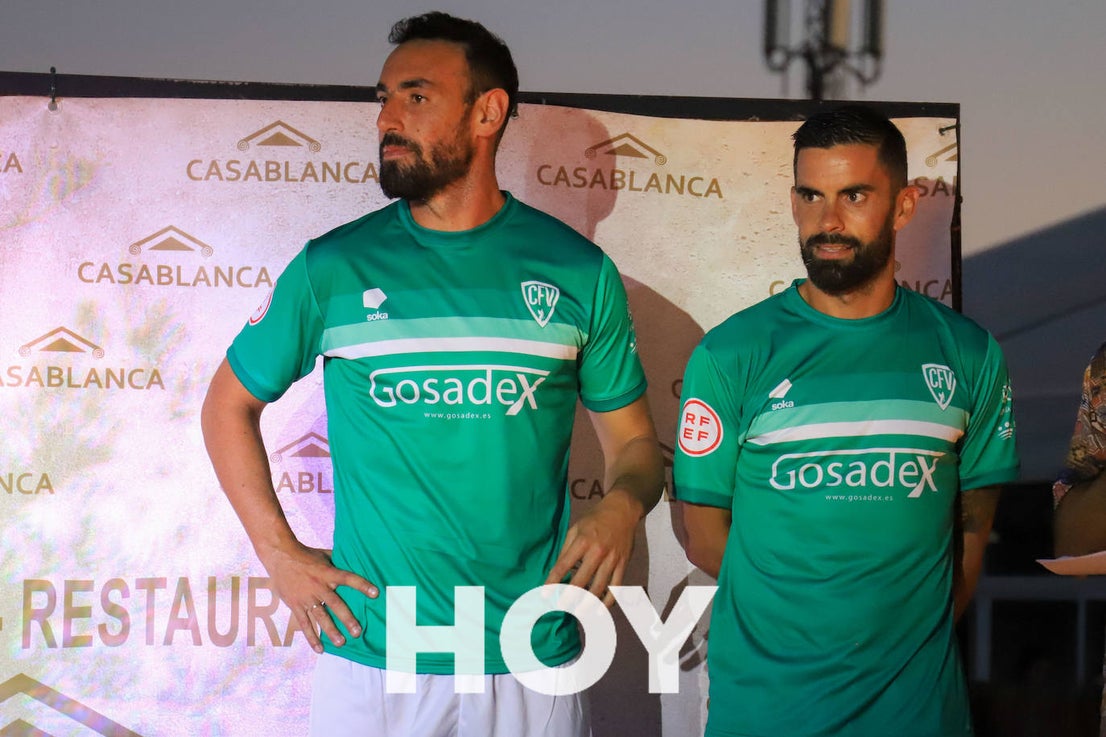 El Villanovense presenta sus nuevas armaduras de Soka
