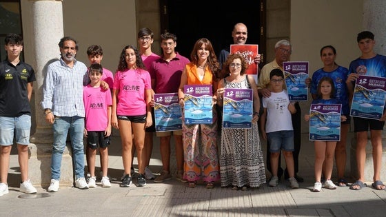 La piscina acoge mañana la actividad '12 horas de natación solidarias'