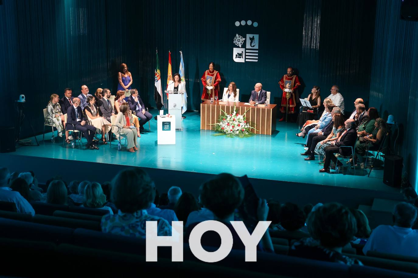 Pilar Santisteban recibe la Medalla de Villanueva