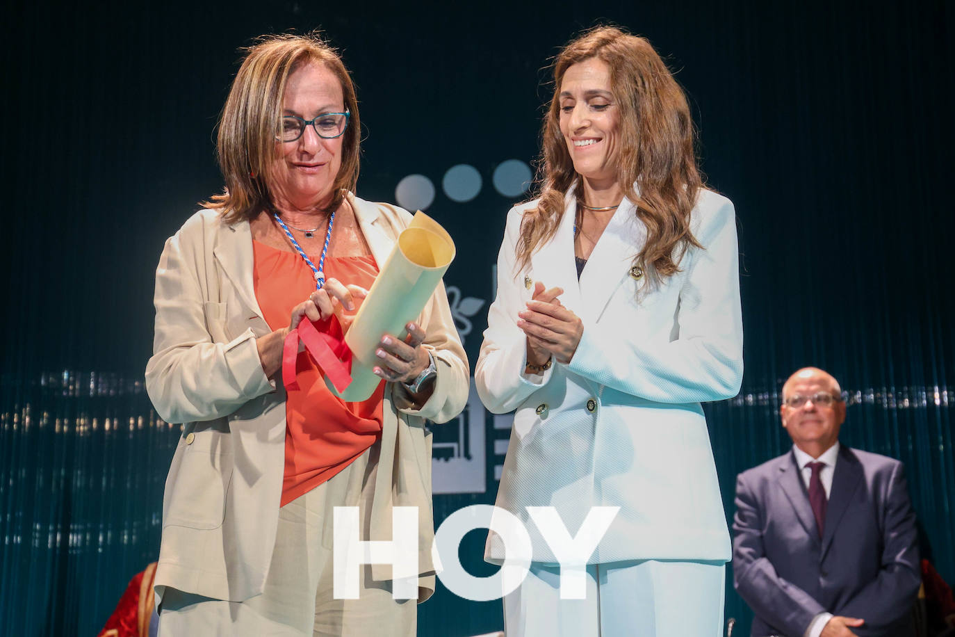 Pilar Santisteban recibe la Medalla de Villanueva