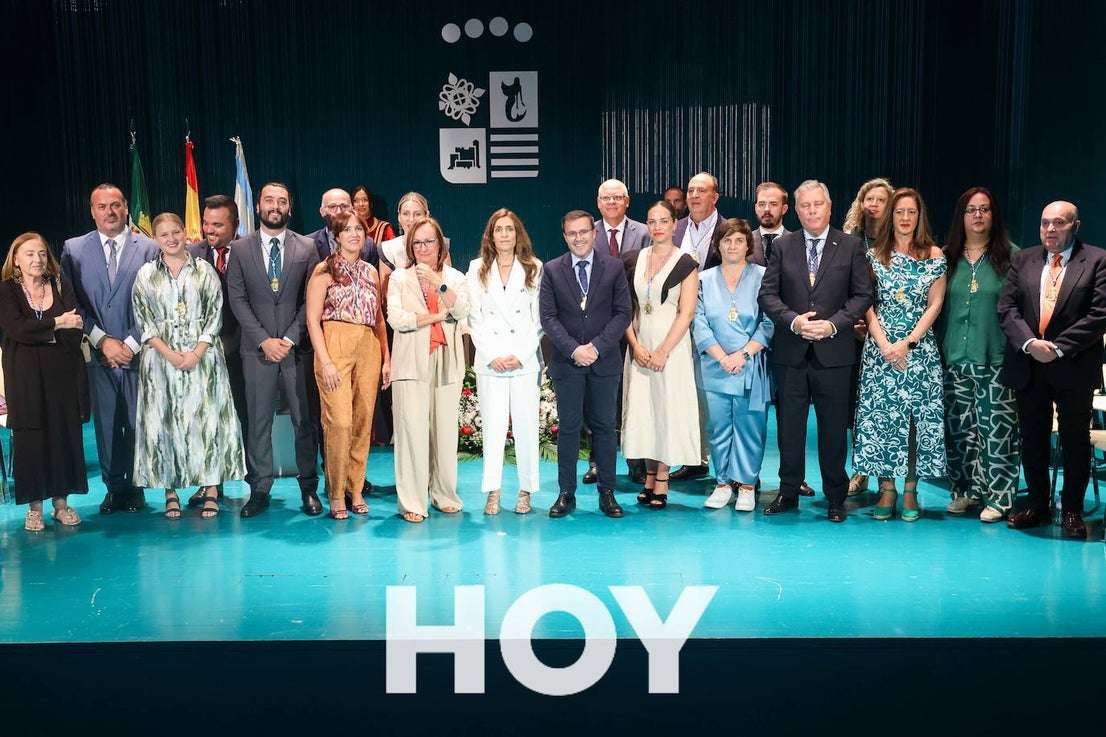 Pilar Santisteban recibe la Medalla de Villanueva