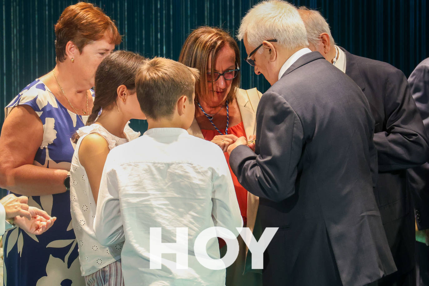 Pilar Santisteban recibe la Medalla de Villanueva