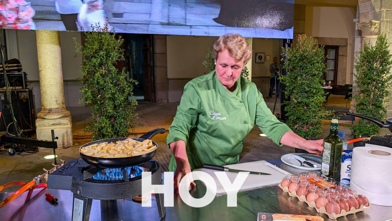 Ocho cocineros extremeños buscaron en Villanueva la mejor tortilla de patatas