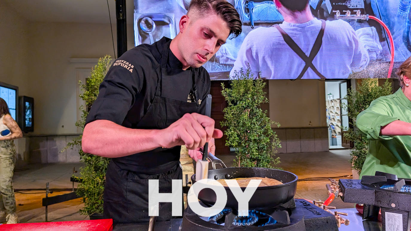 Ocho cocineros extremeños buscaron en Villanueva la mejor tortilla de patatas