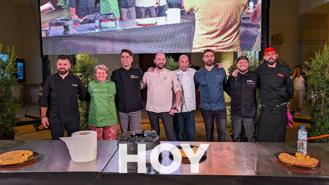 Ocho cocineros extremeños buscaron en Villanueva la mejor tortilla de patatas