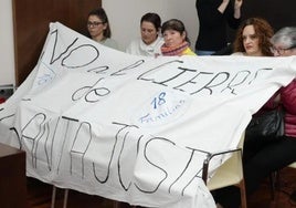 Protesta en el pleno de este viernes.