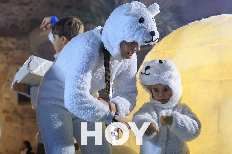 Miles de personas disfrutan de la cabalgata de Reyes en Villanueva