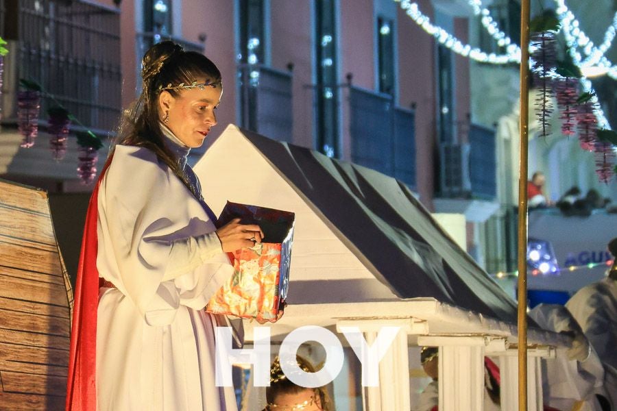 Miles de personas disfrutan de la cabalgata de Reyes en Villanueva