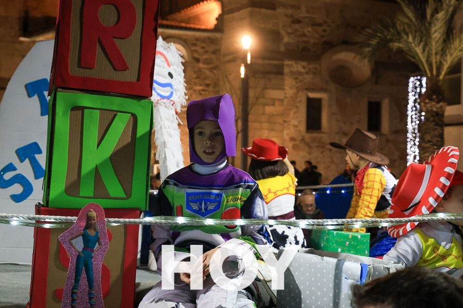 Miles de personas disfrutan de la cabalgata de Reyes en Villanueva