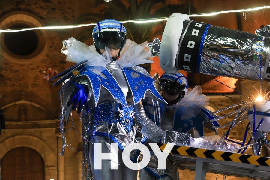 Miles de personas disfrutan de la cabalgata de Reyes en Villanueva