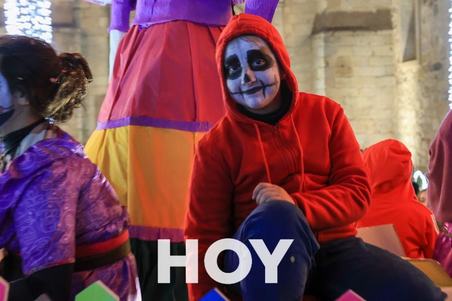 Miles de personas disfrutan de la cabalgata de Reyes en Villanueva