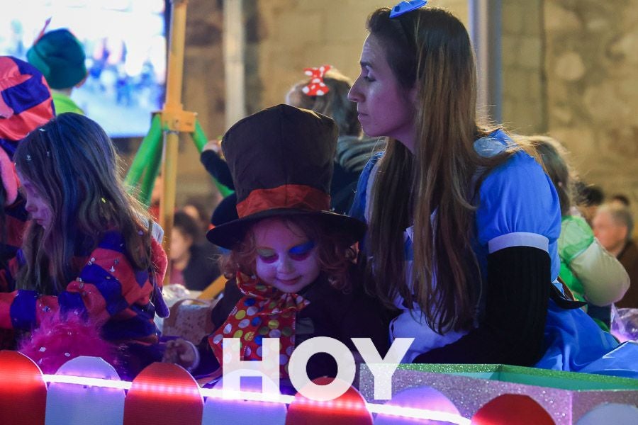 Miles de personas disfrutan de la cabalgata de Reyes en Villanueva