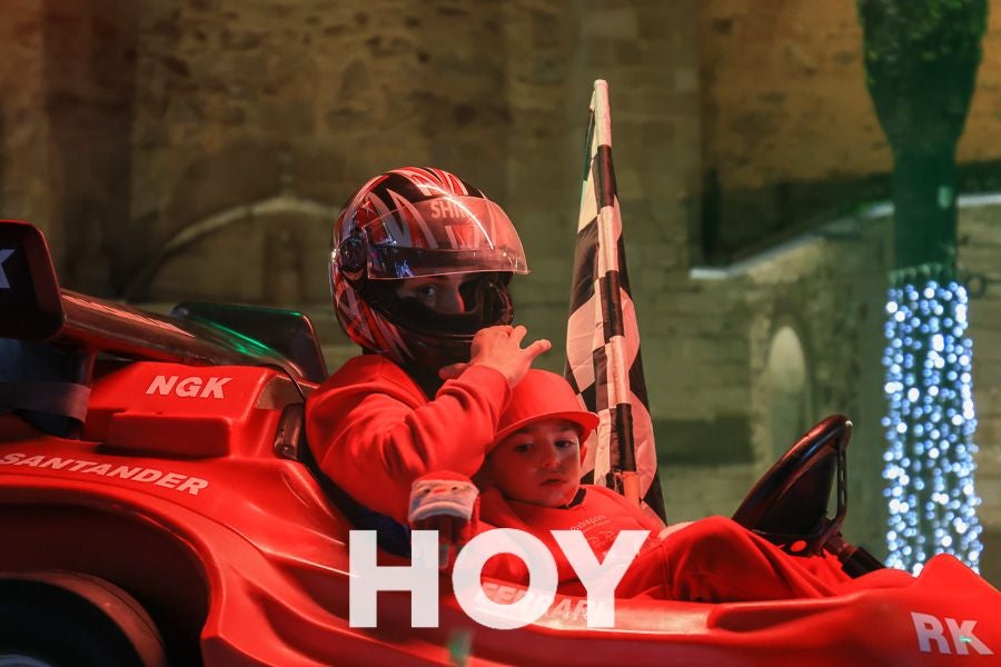 Miles de personas disfrutan de la cabalgata de Reyes en Villanueva