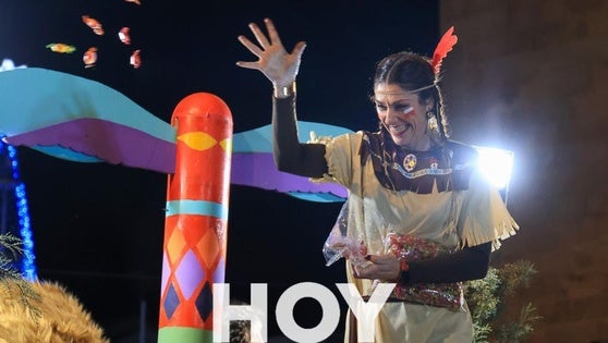 Miles de personas disfrutan de la cabalgata de Reyes en Villanueva