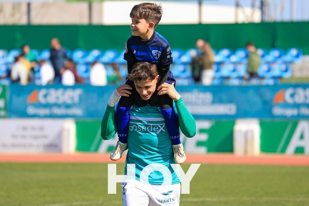 El derbi entre Villanovense y Don Benito, en imágenes