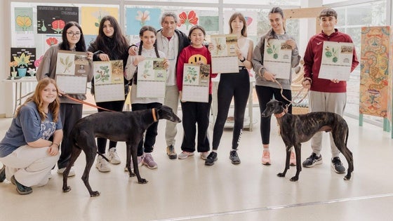 Anima conciencia sobre los árboles con un calendario