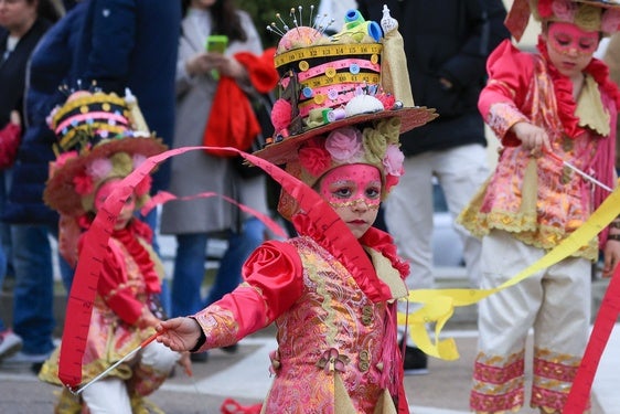 El desfile crece en recorrido y número de participantes