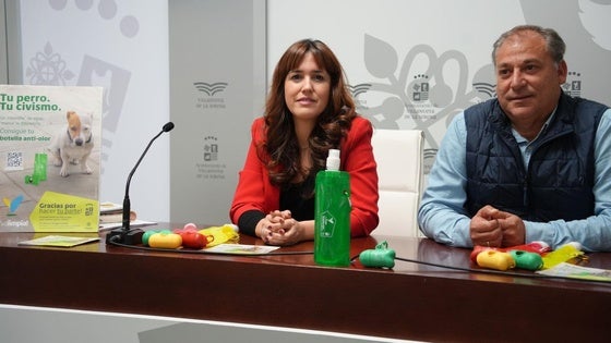 El Ayuntamiento conciencia sobre orines y excrementos a los dueños de mascotas