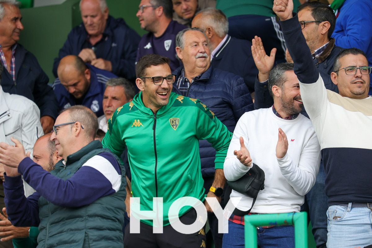 Imágenes del triunfo vital del Villanovense contra el Granada B