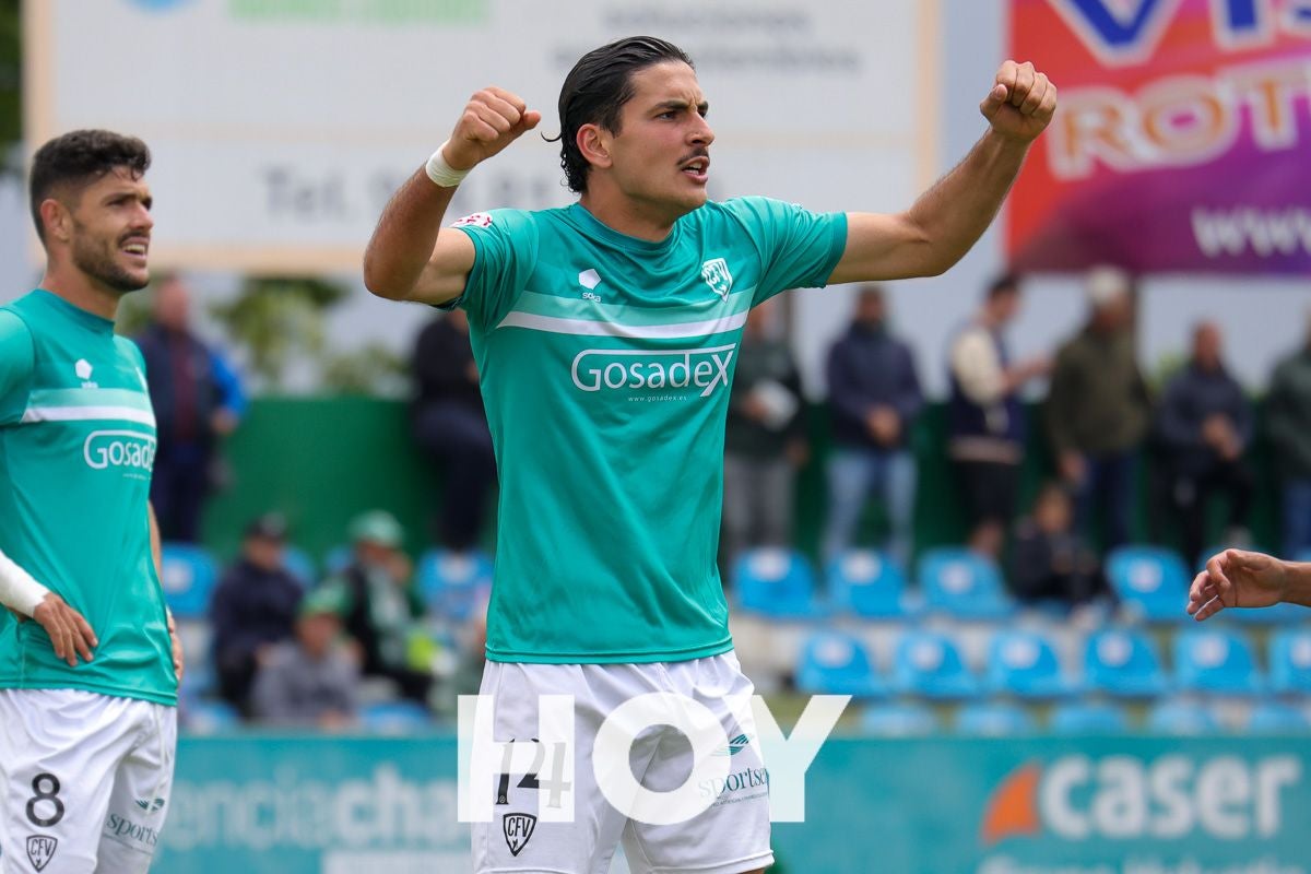 Imágenes del triunfo vital del Villanovense contra el Granada B