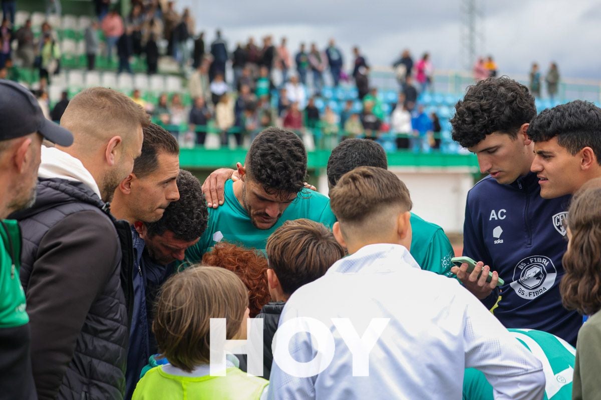 Imágenes del triunfo vital del Villanovense contra el Granada B