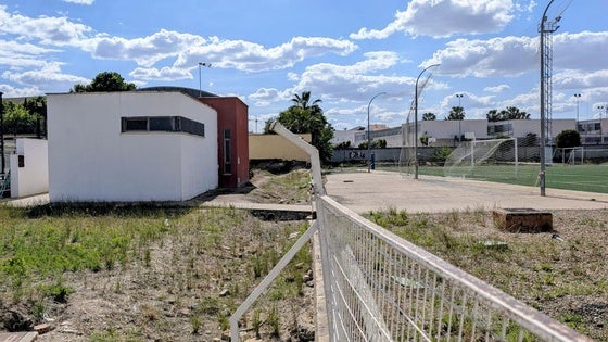 Sale a licitación la construcción de los nuevos vestuarios del campo de césped artificial