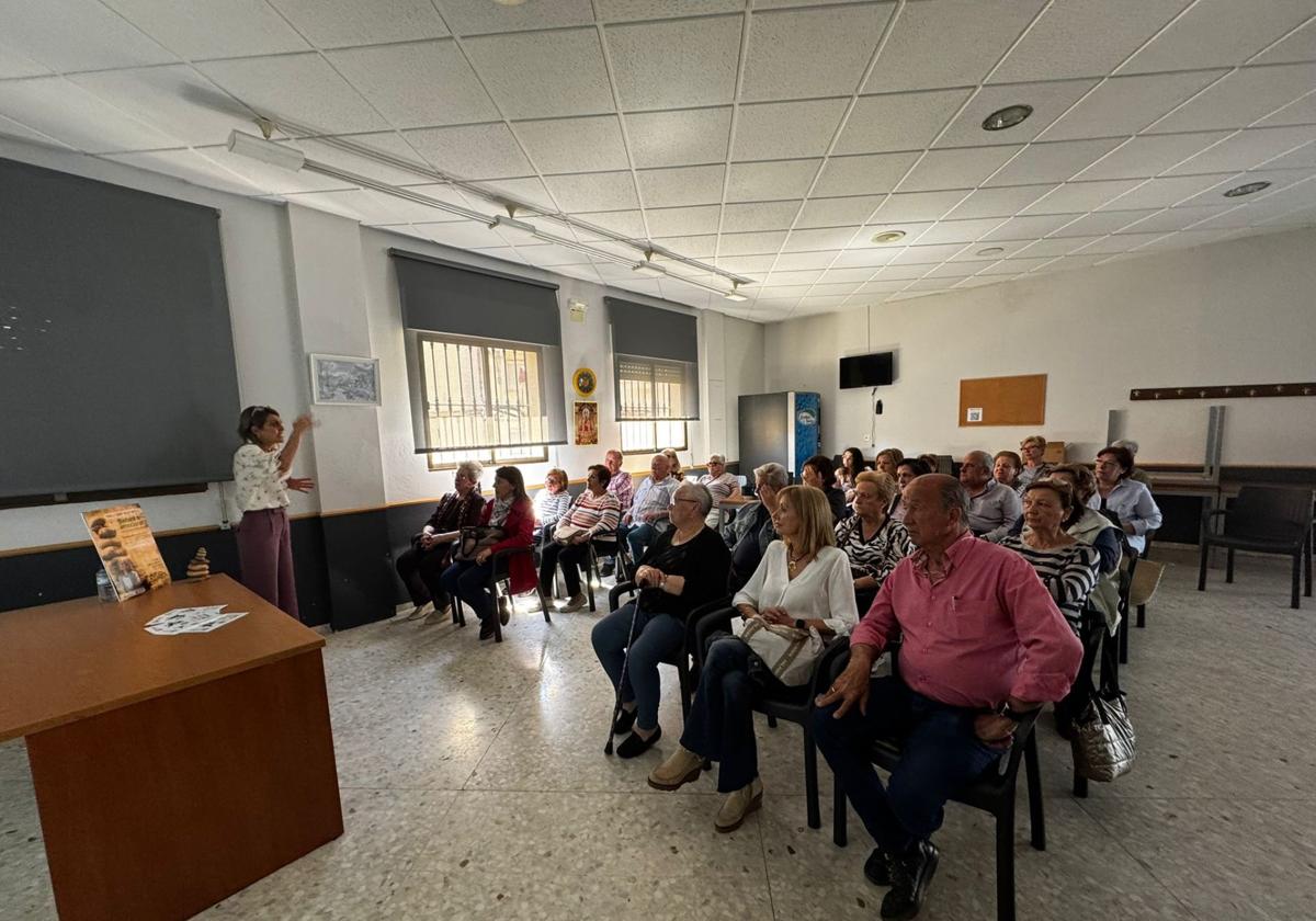 Los mayores se forman en salud mental y uso de teléfonos móviles