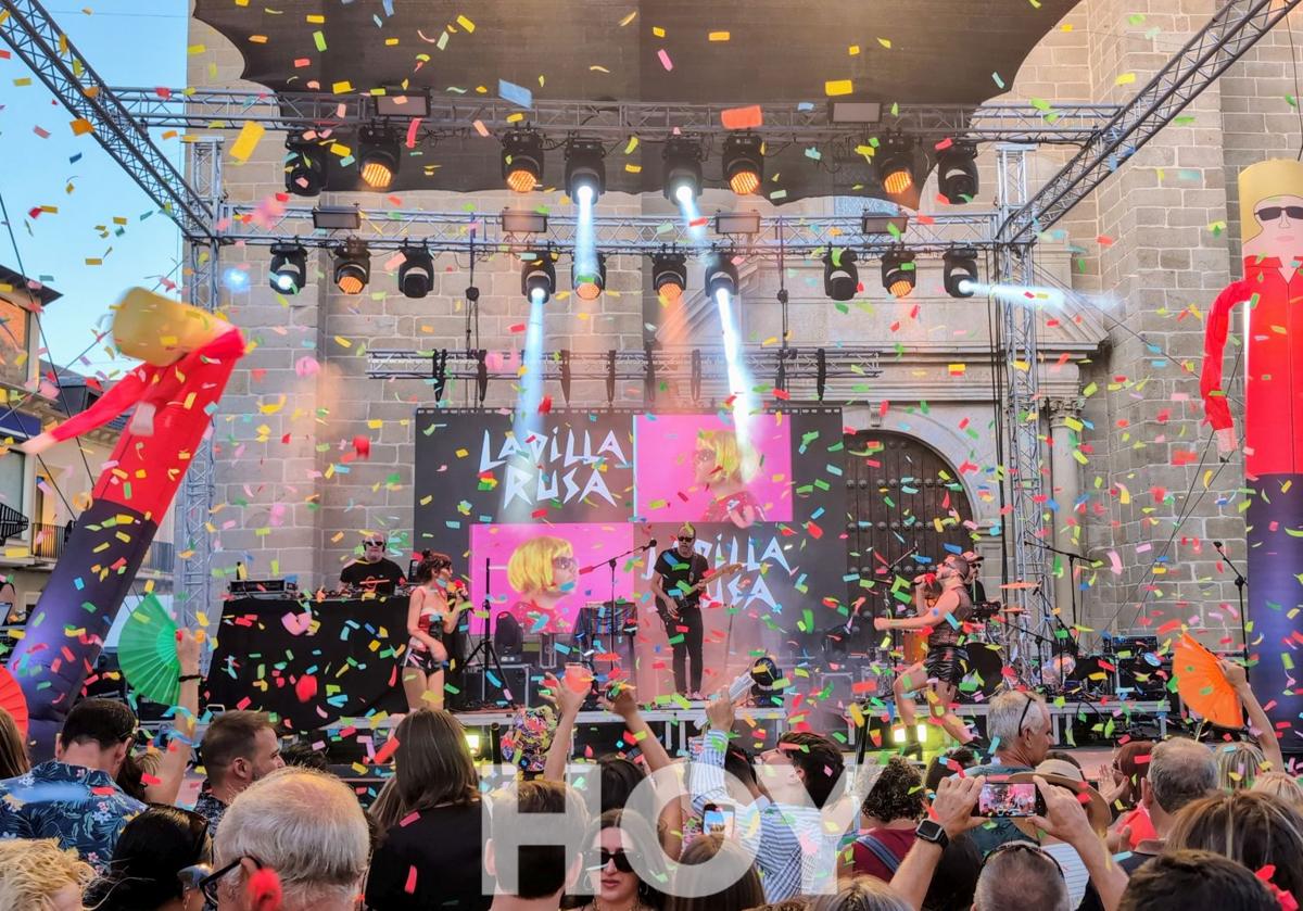La Feria de Día anima Santiaguito en la plaza de España