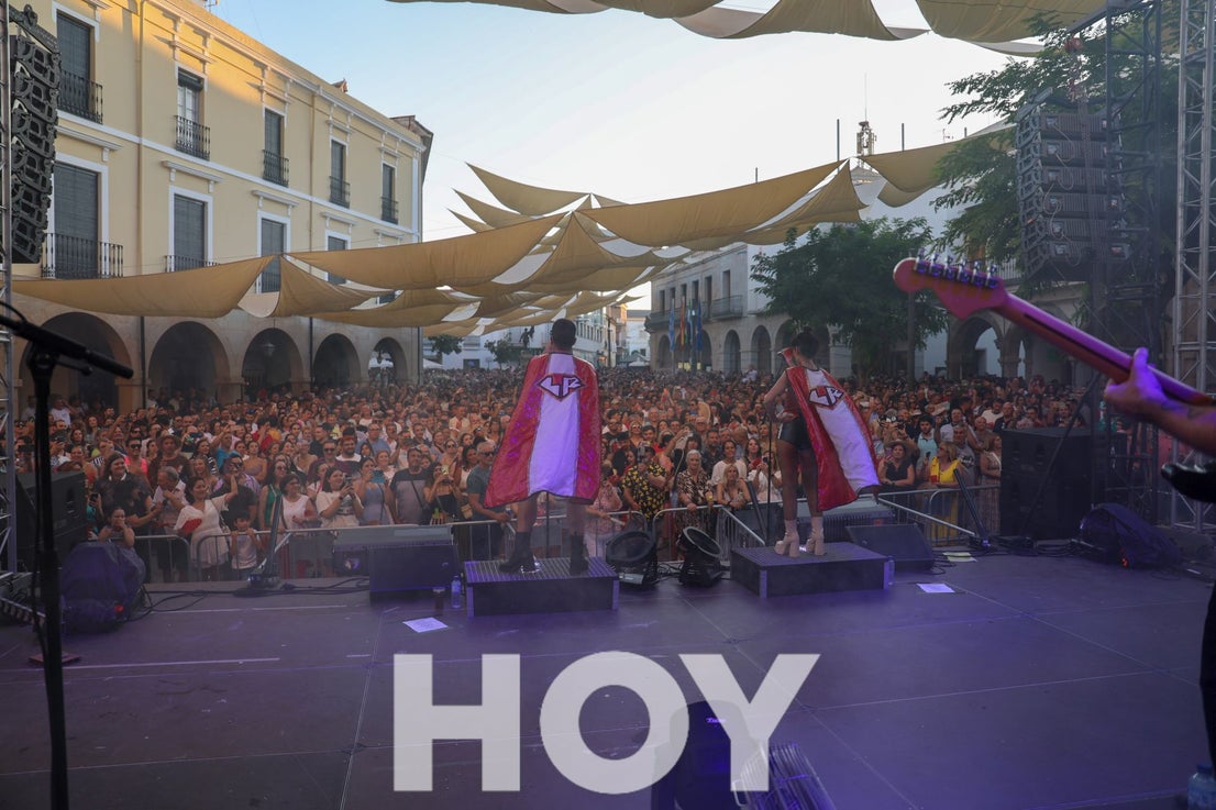La Feria de Día anima Santiaguito en la plaza de España