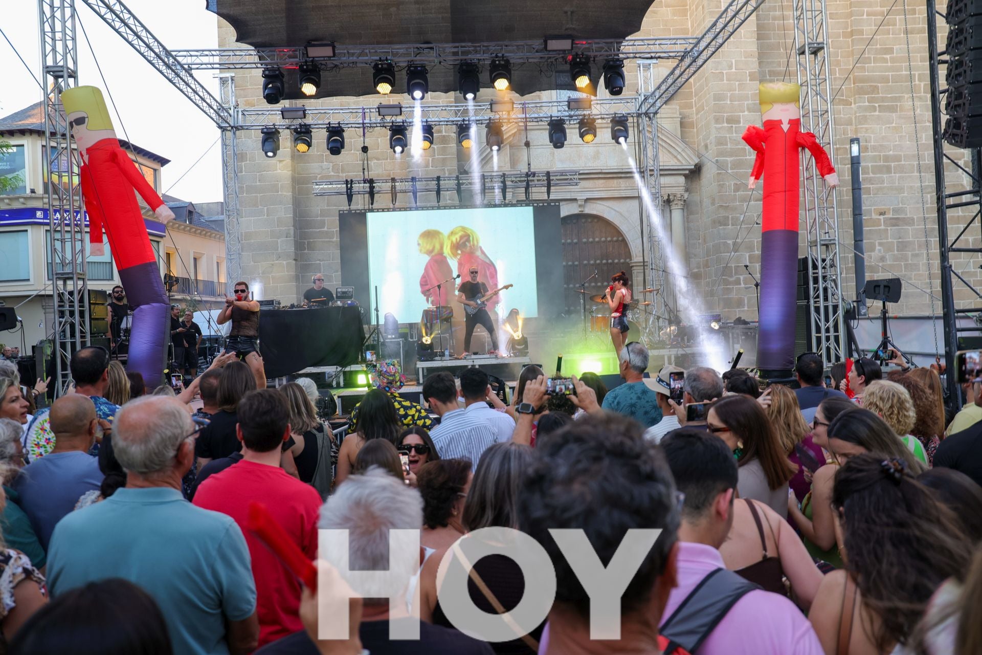 La Feria de Día anima Santiaguito en la plaza de España