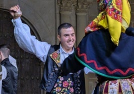 Noche de folclore regional e internacional