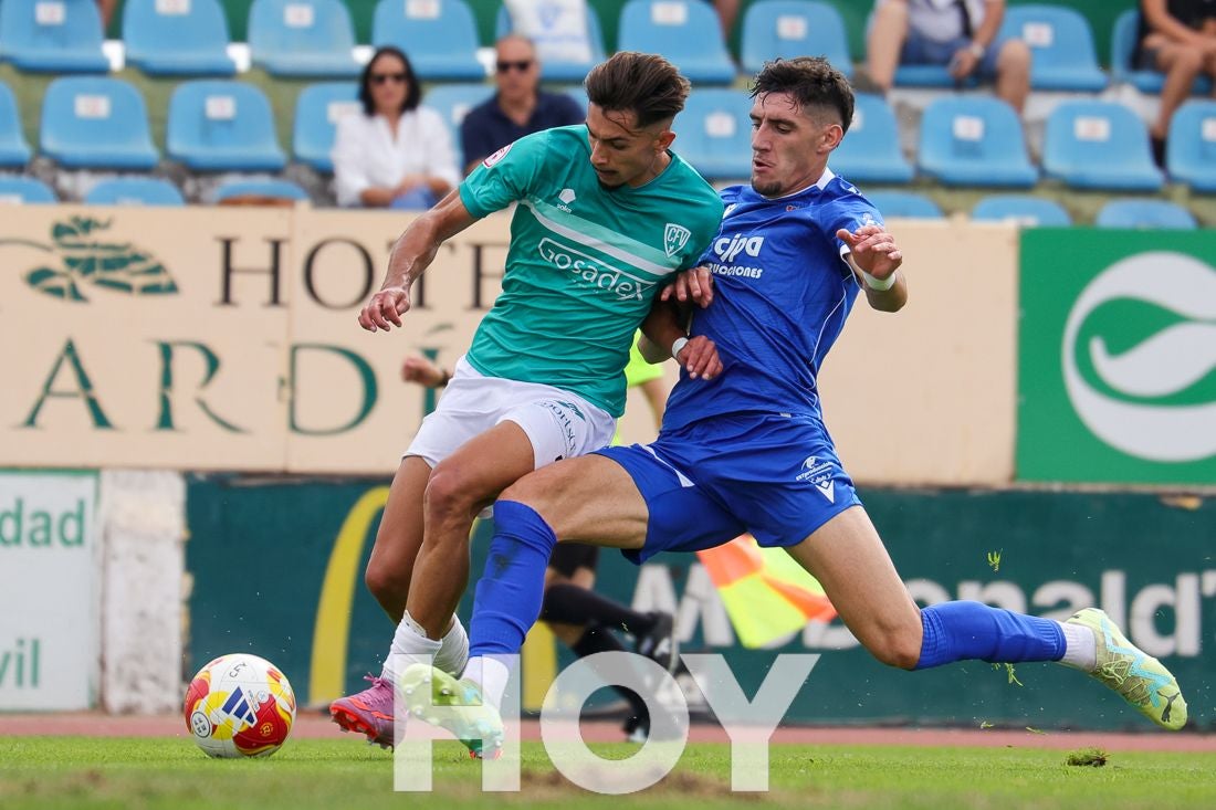 El Villanovense se estrena con remontada contra la Puebla