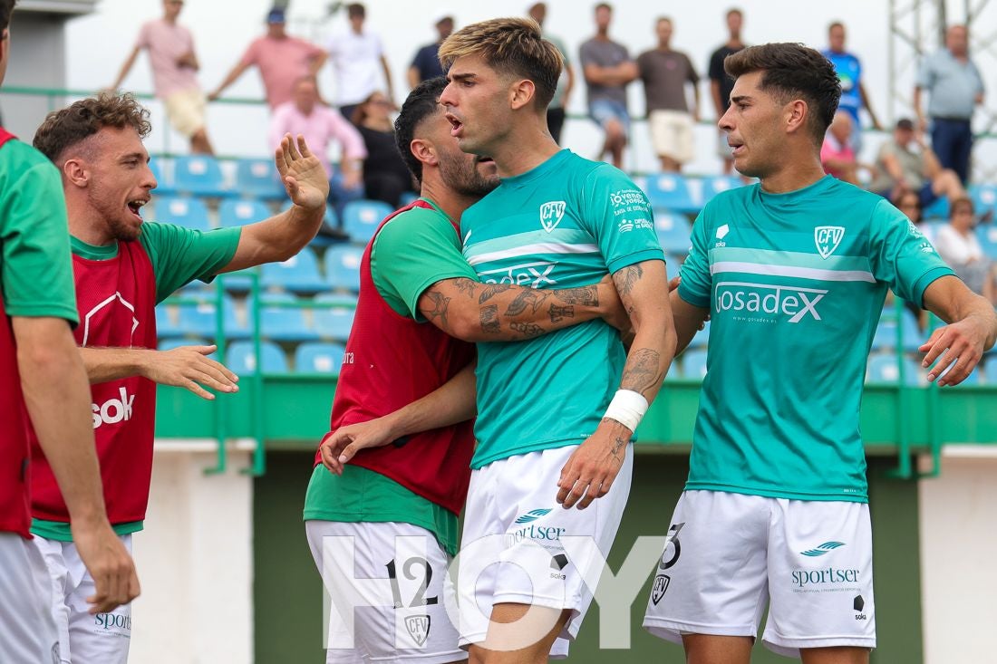 El Villanovense se estrena con remontada contra la Puebla