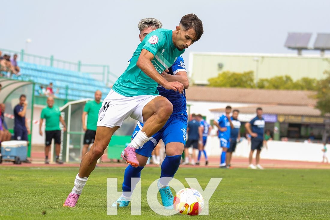 El Villanovense se estrena con remontada contra la Puebla