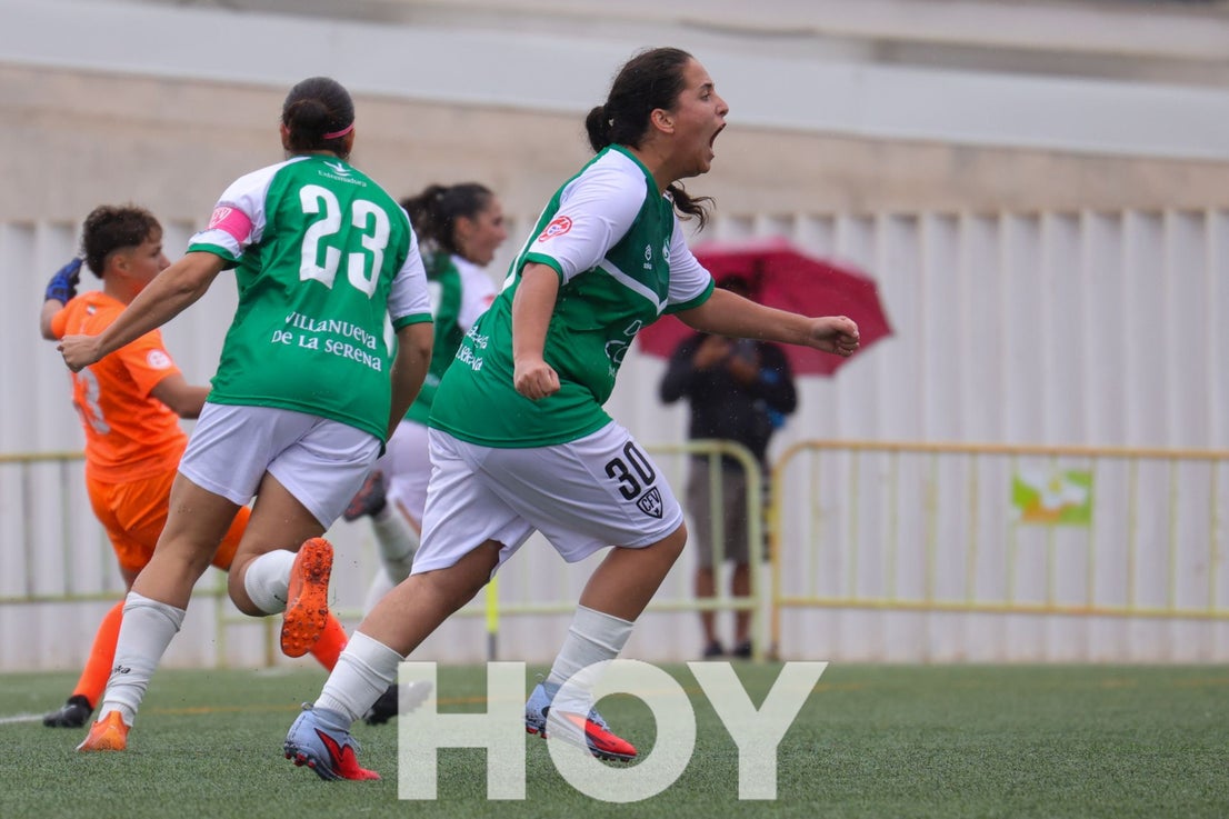 El Villanovense se estrena en casa con un empate