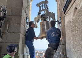 La iglesia de la Asunción ya luce sus dos nuevas campanas