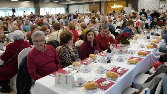 Los mayores disfrutarán de una comida y música en Navidad
